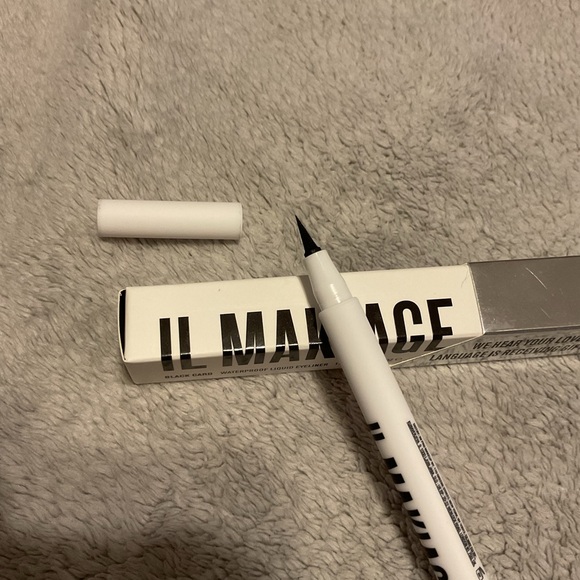 IL MAKIAGE Black Card Waterproof Liquid Eyeliner - Picture 4 of 5